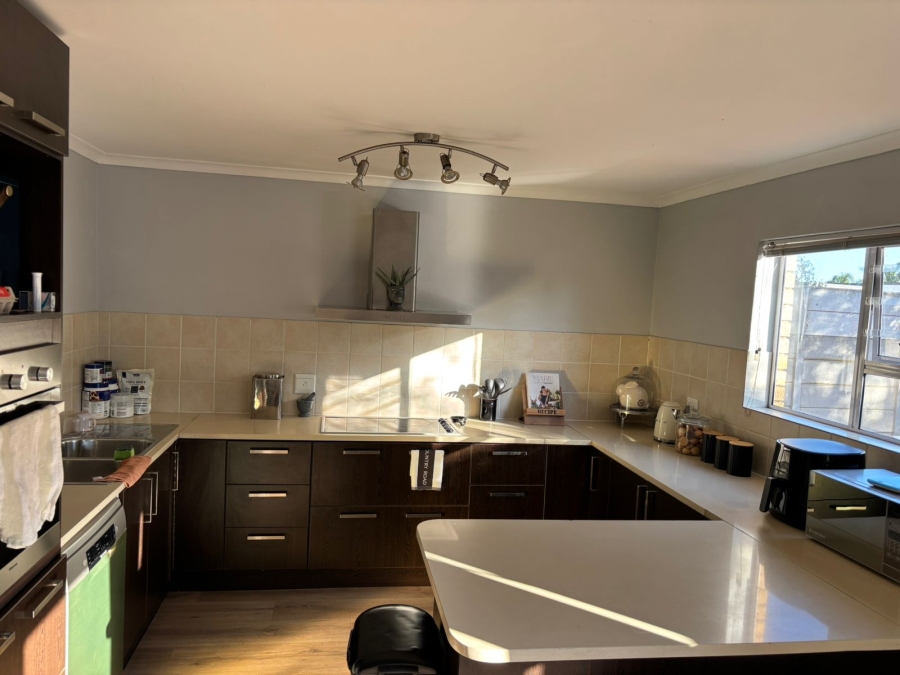 2 Bedroom Property for Sale in Uitzicht Western Cape